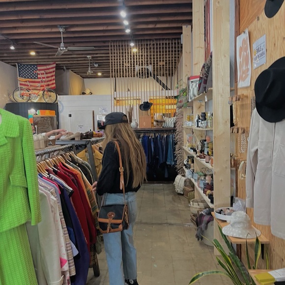 Meet your Posher, Kloey - Picture 2 of 3